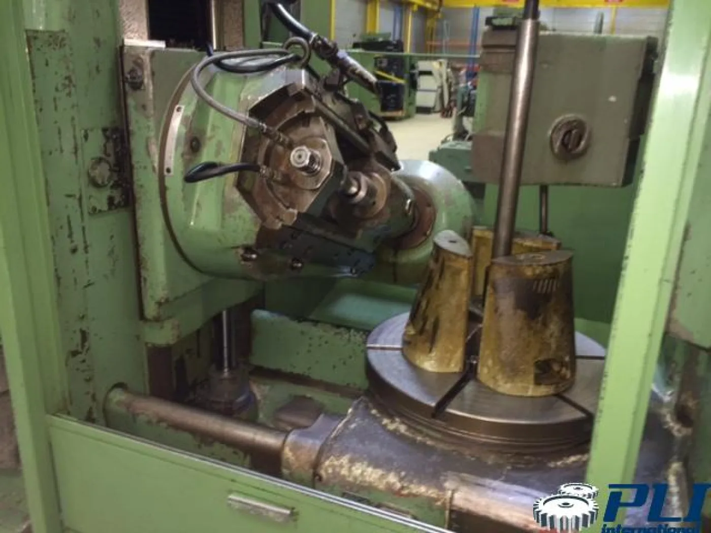 Gear cutting machine with vertical hob – PFAUTER P 630 - 8
