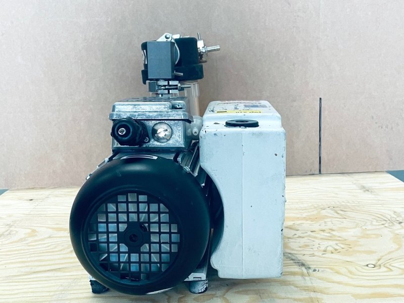 Leybold Vakuumpumpe SOGEVAC 7D2-7-535