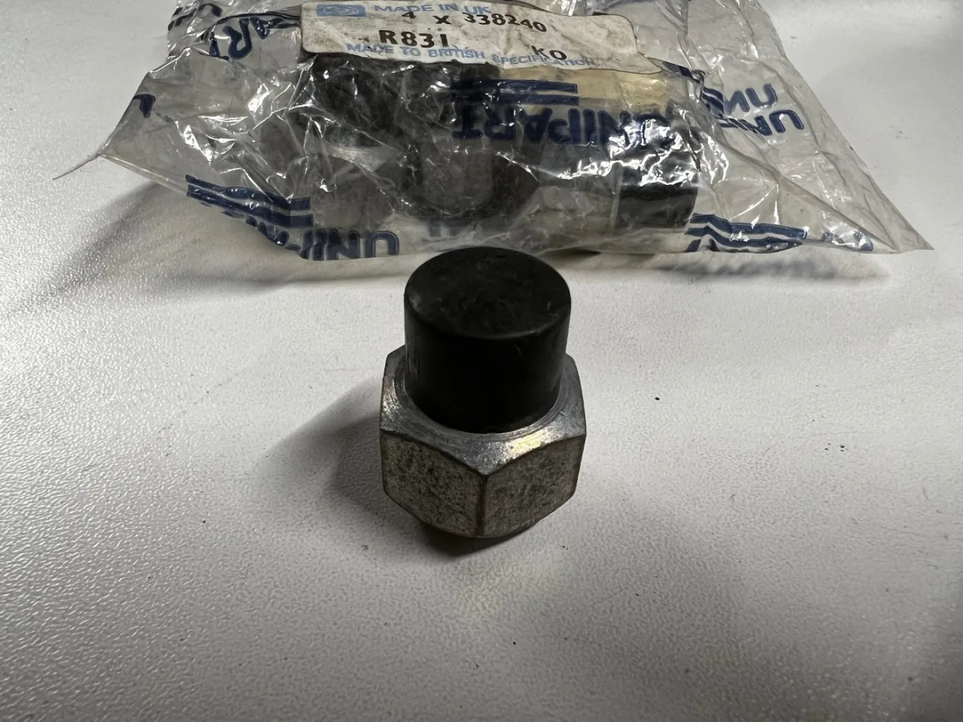 Turret Nut (moer) met plastic kap 338240 - 1