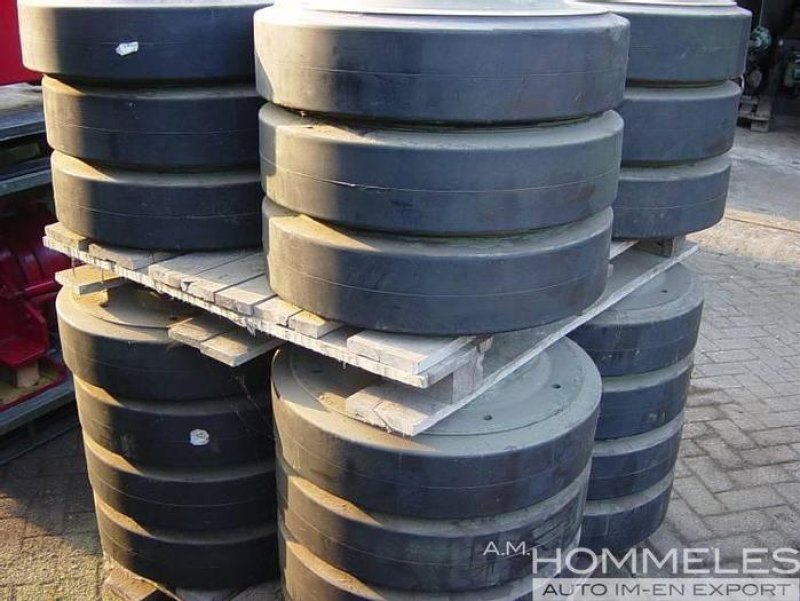 Solid tire