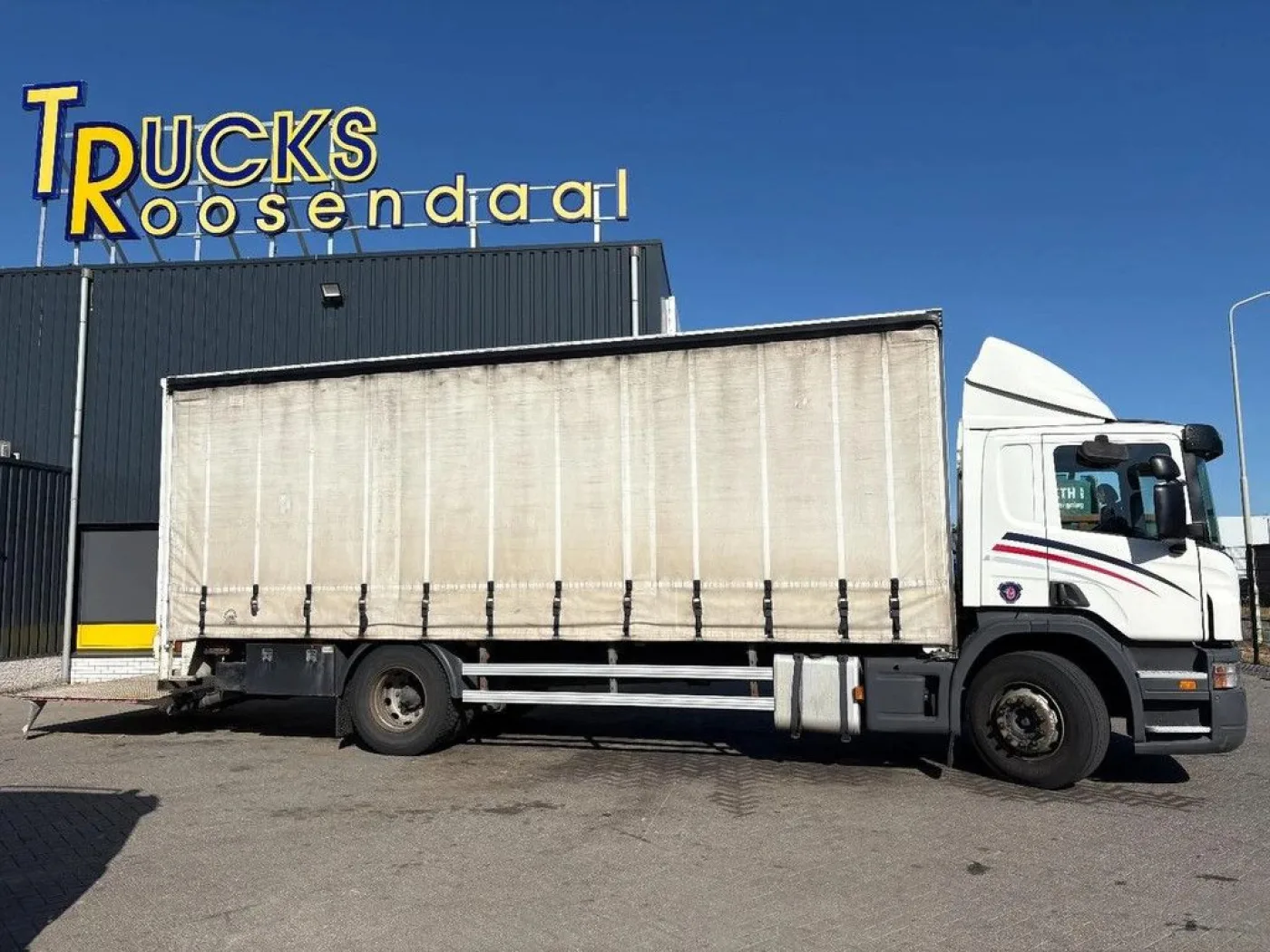 Scania P230 + 3 PEDALS + 19t + LOADLIFT 1500 KG - 2
