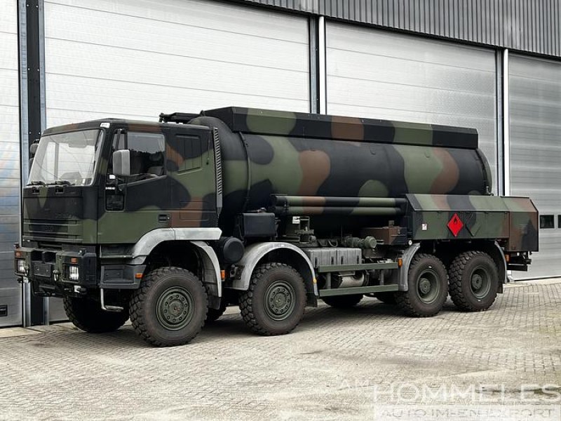 Iveco Trakker 8x8 tankertruck
