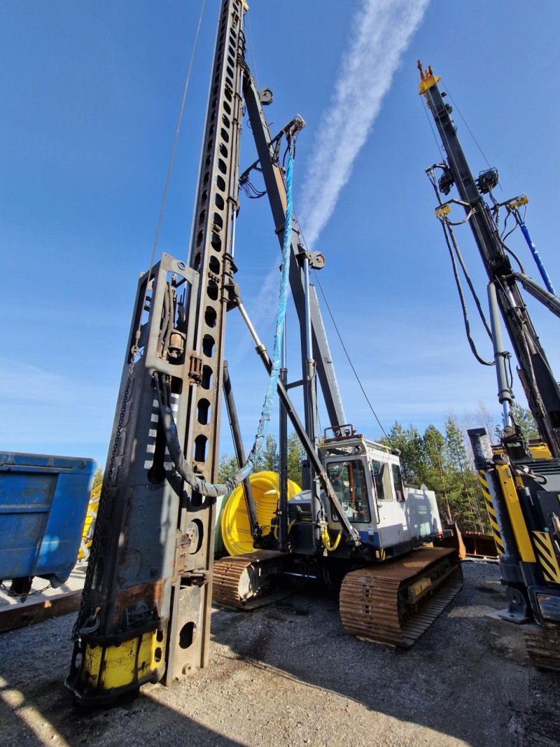 Junttan PM-23LC Hammer Piling Rig