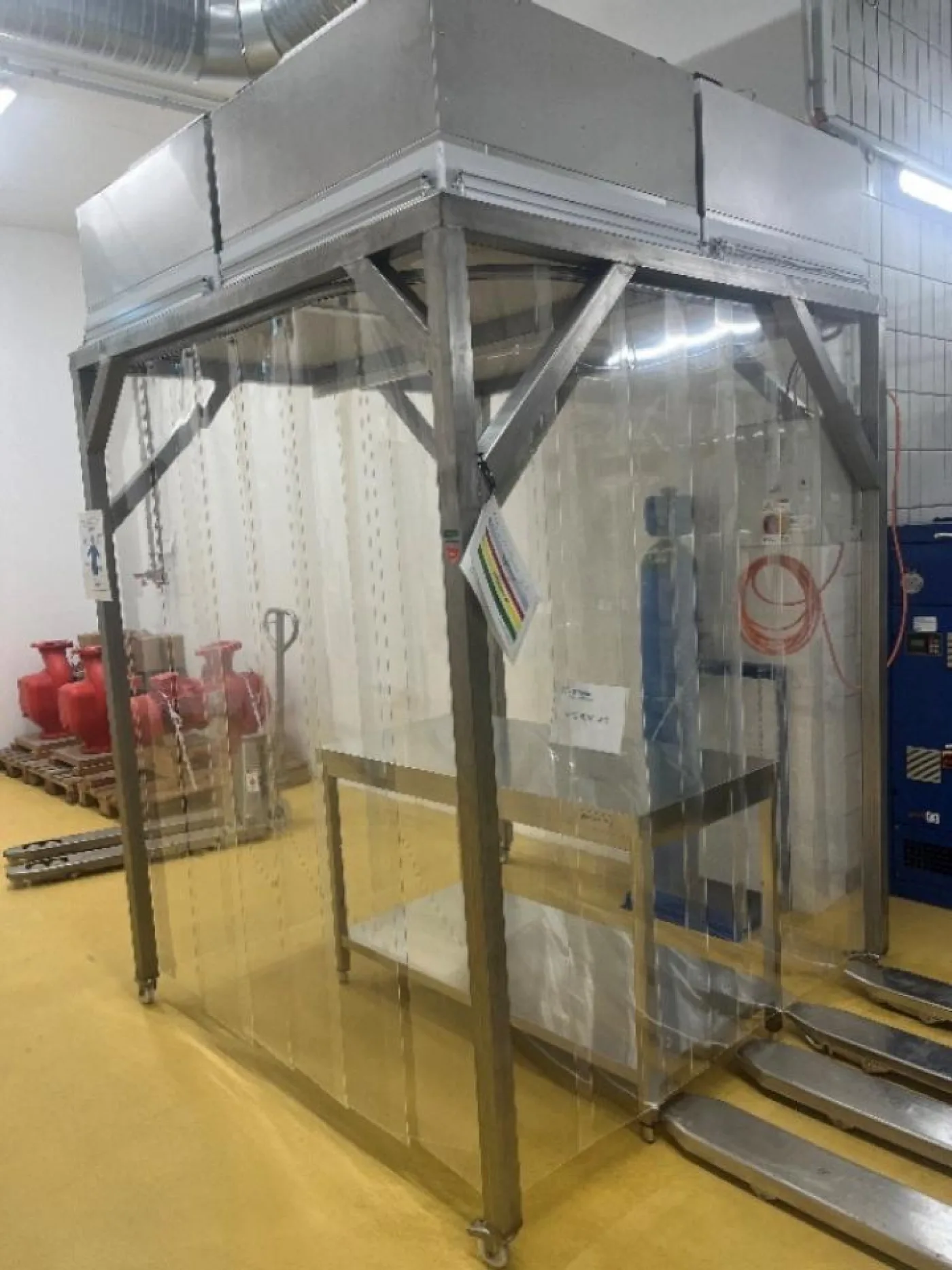 2017 Mobile Laminar Flow Unit with 4 Filter Units and Control Display - 1