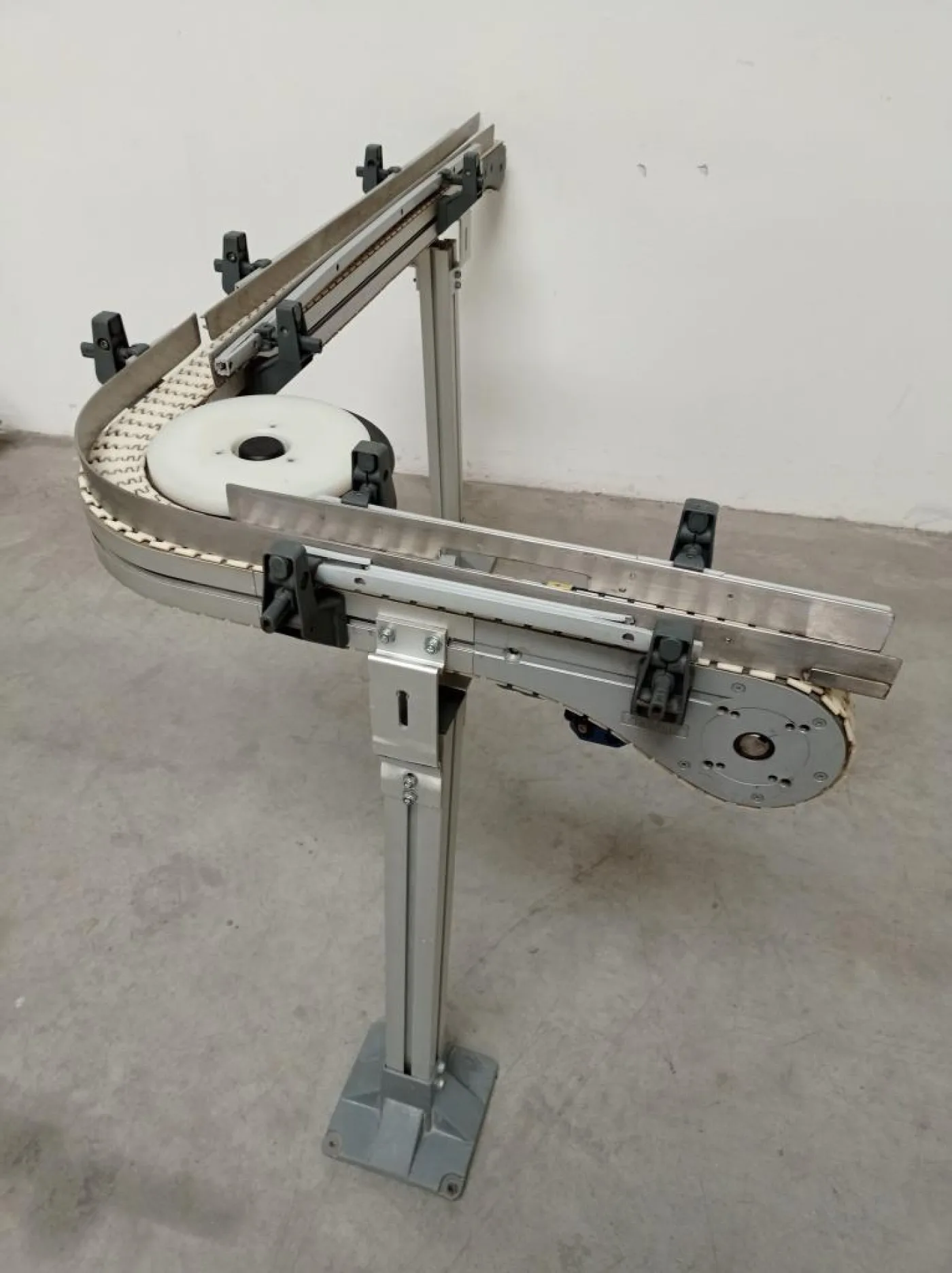 NASTRO TRASPORTATORE A TAPPARELLE CURVO MOTORIZZATO – FLEXLINK - 2
