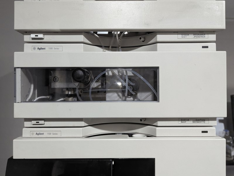 Agilent 1100 HPLC System with Degasser and DAD