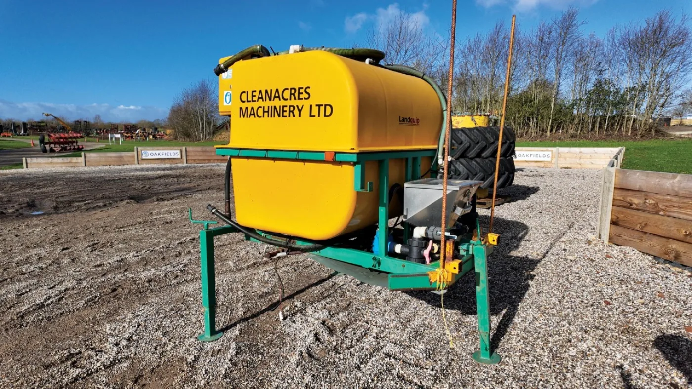 Landquip / Cleanacres 1000 litre front mounted spray tank - 1