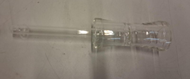Normag Einleitrohr AIPC025/025/010-D aus Borosilikatglas ist ein abgewinkeltes Einleitrohr für Geräteeinsätze