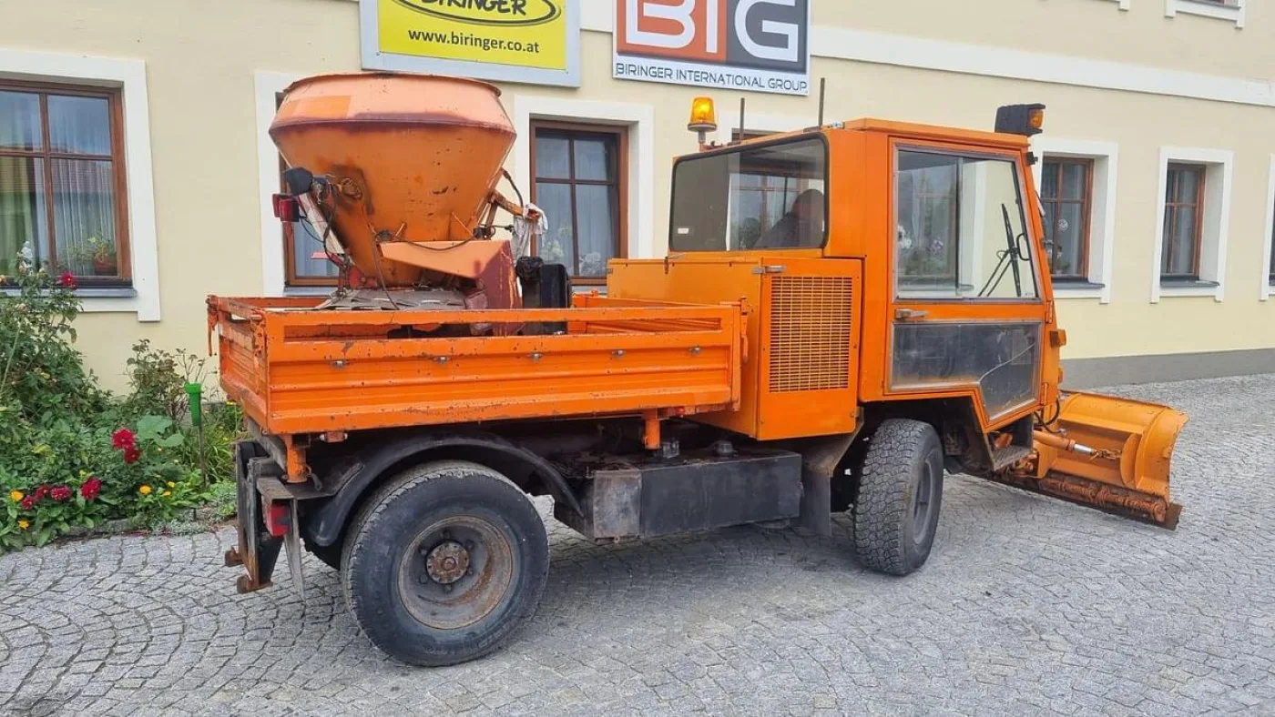 1994 Boki HY1350 Kommunalfahrzeug mit Schneepflug und Sand / Salzstreuer - 2