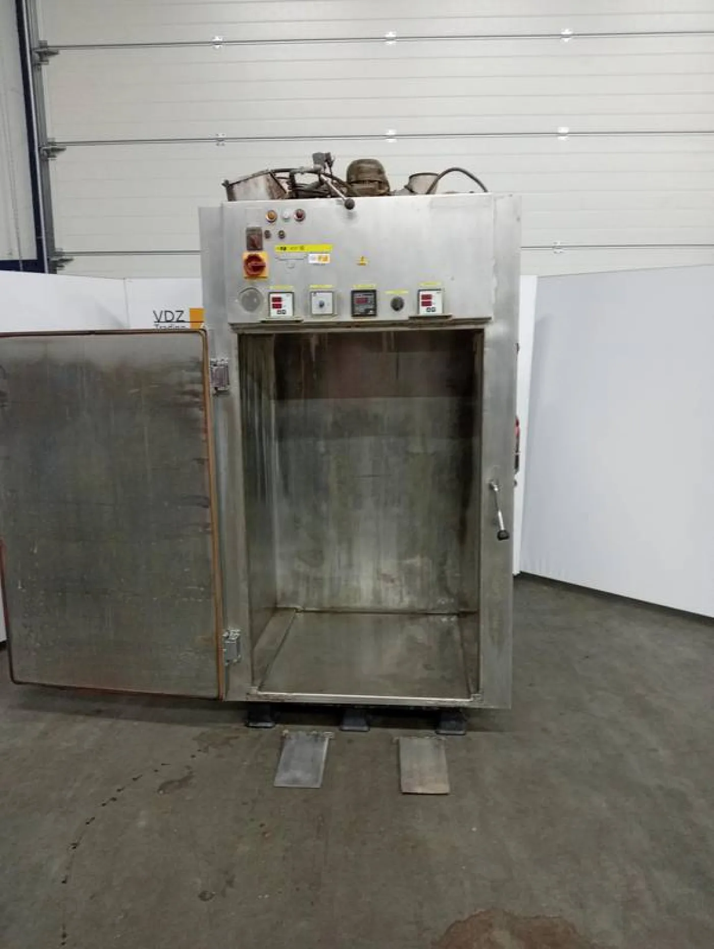 Smoking cabinet - 8