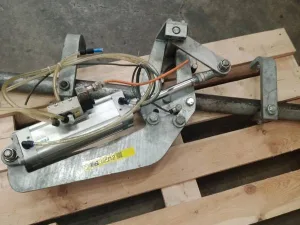 Hook Transit Control / Hook dosing device