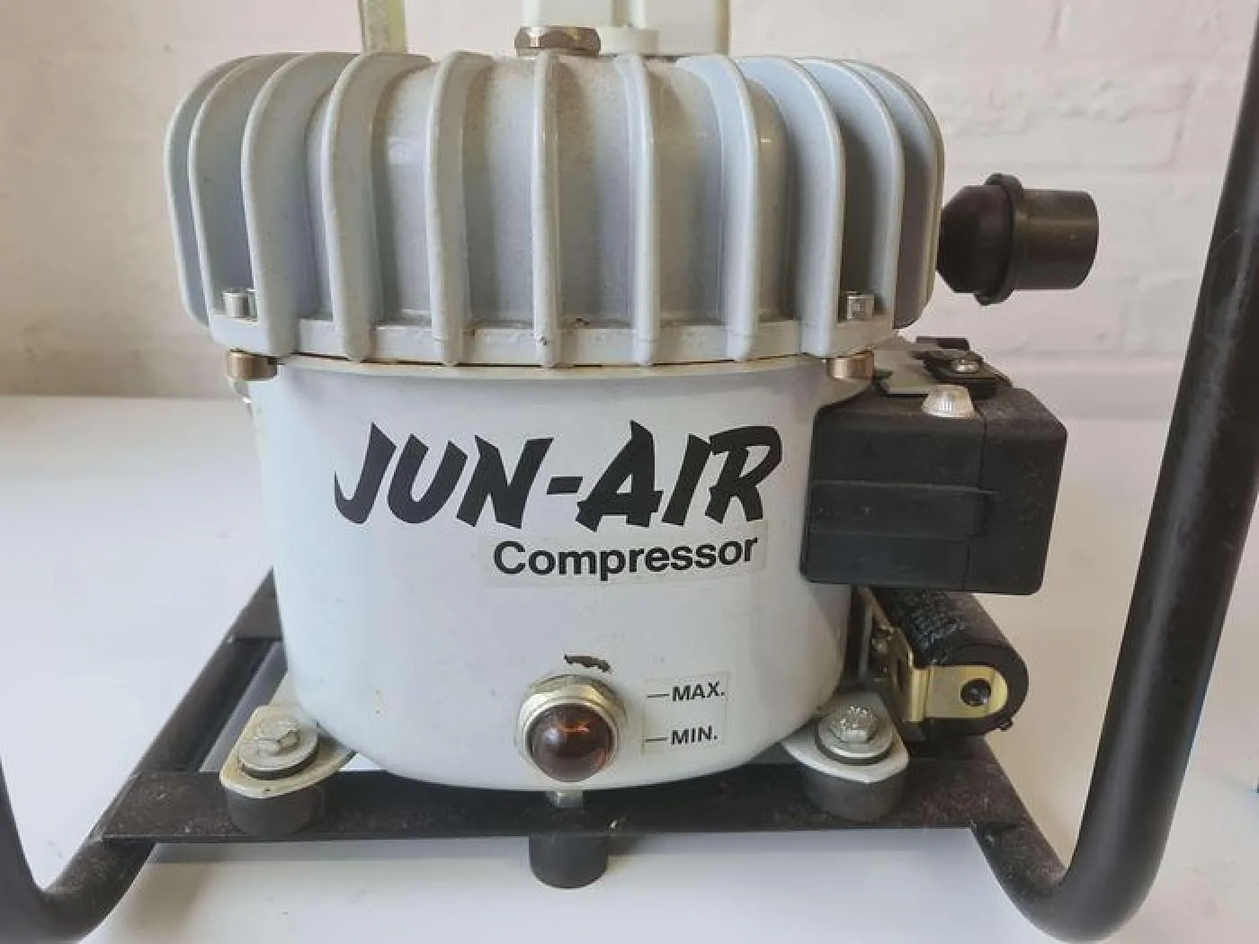 Jun-Air 6-J Mini Air Compressor - 8