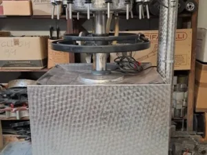 SEMIAUTOMATIC FILLING MACHINE IN STAINLESS STEEL GAI WITH 14 VALVES, SECOND-HAND MACHINE