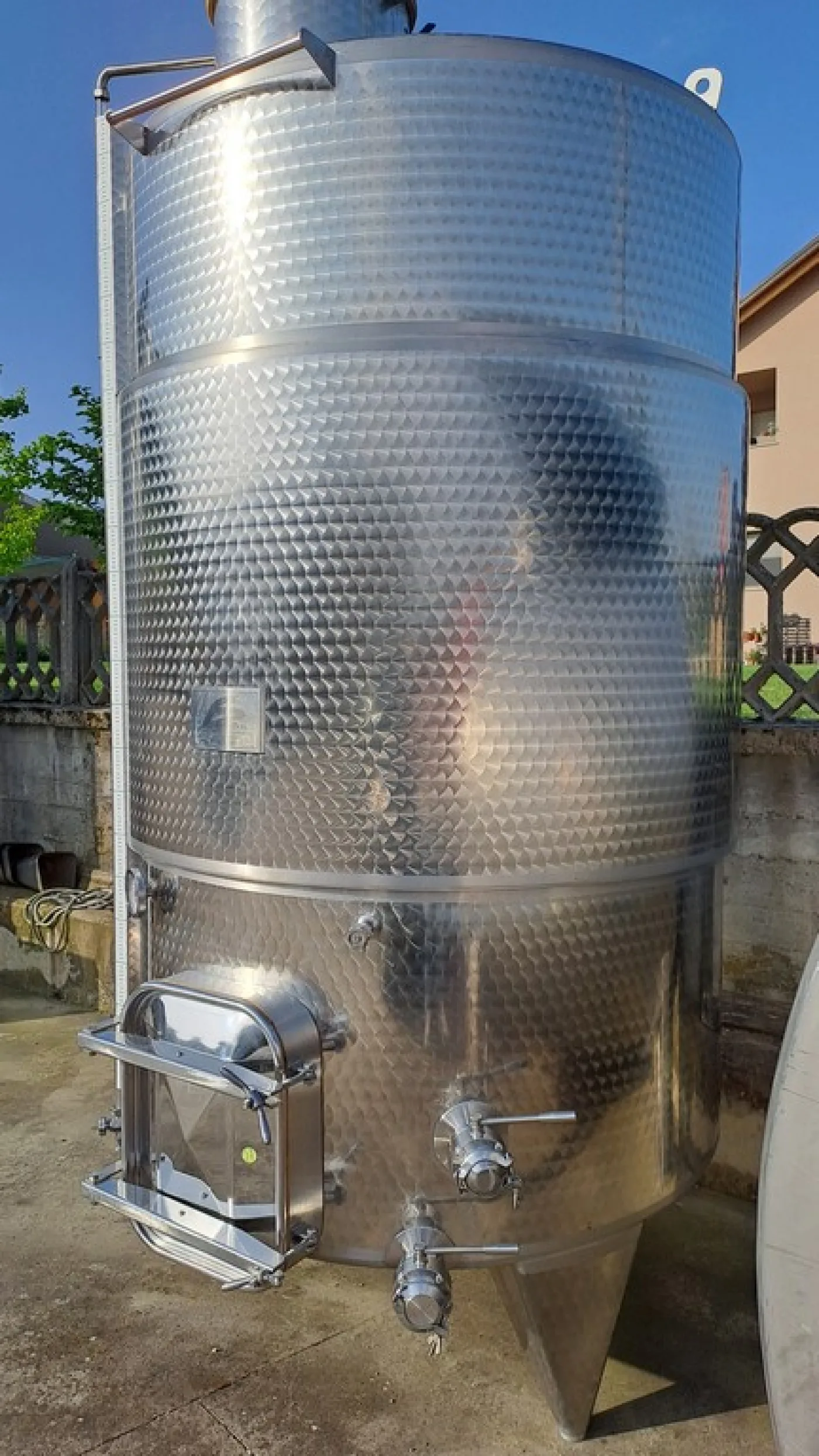 STAINLESS STEEL TANK, CAPACITY LITERS 3800 (HL 38) ABOUT, INCLINED FLAT BOTTOM WITH INSULATED BAND, WINEMAKING MODEL, SECOND-HAND EQUIPMENT - 4
