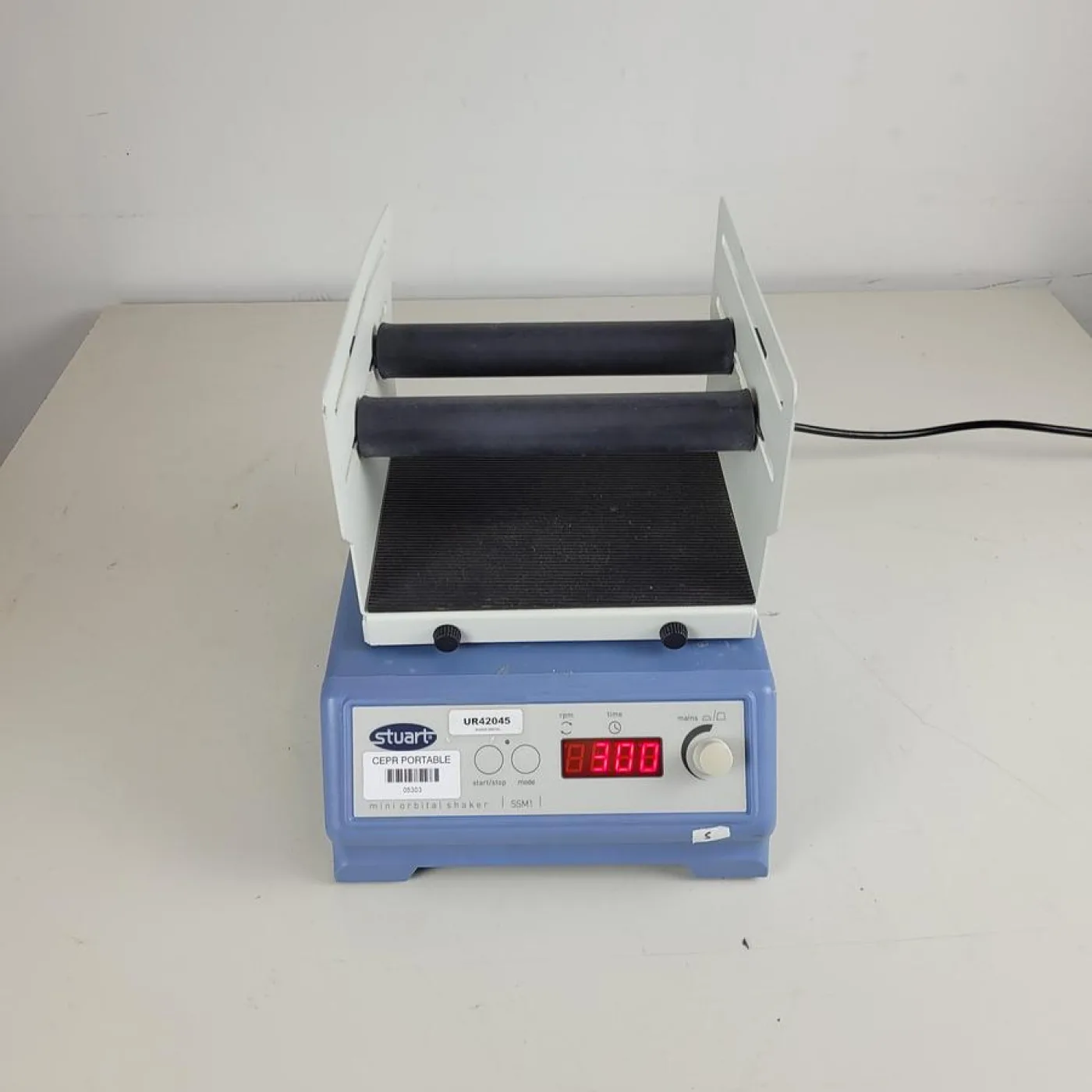 Stuart SSM1 Mini Orbital Shaker with holder - 1