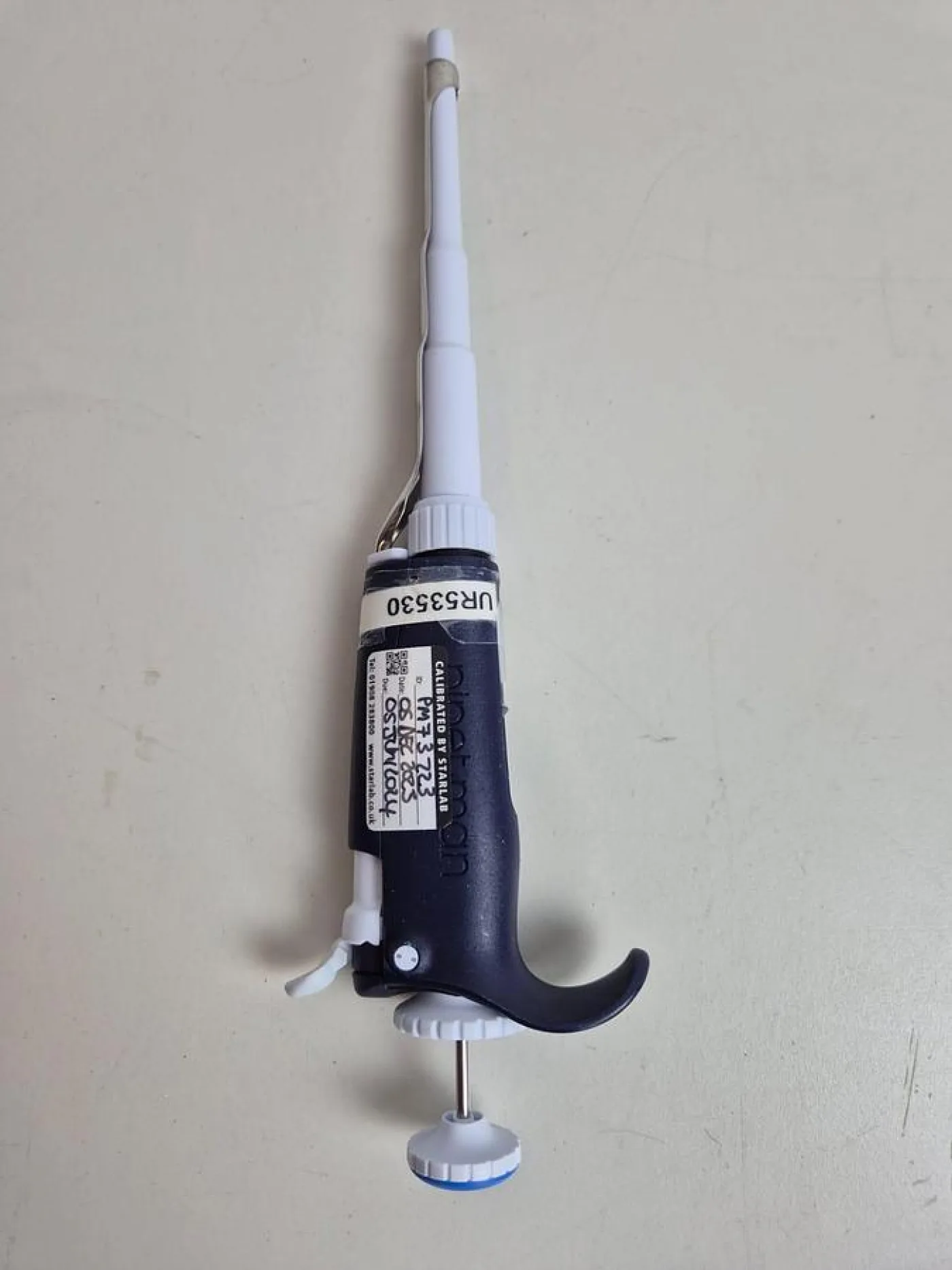 Gilson PIPETMAN L P1000L 100-1000uL Single Channel Pipette Colour-code BLUE - 3