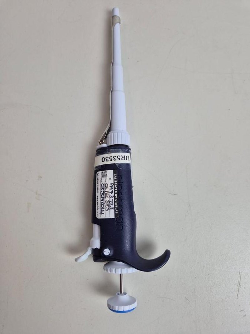 Gilson PIPETMAN L P1000L 100-1000uL Single Channel Pipette Colour-code BLUE