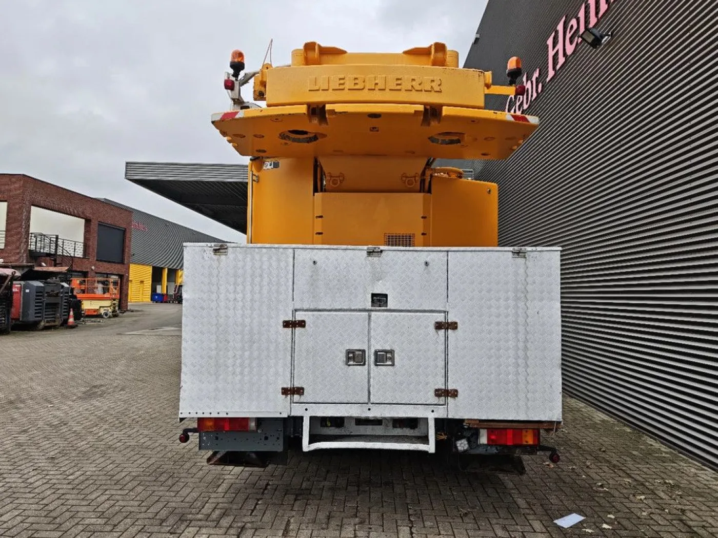 Liebherr LTM 1090-4.1 8x8 - 4