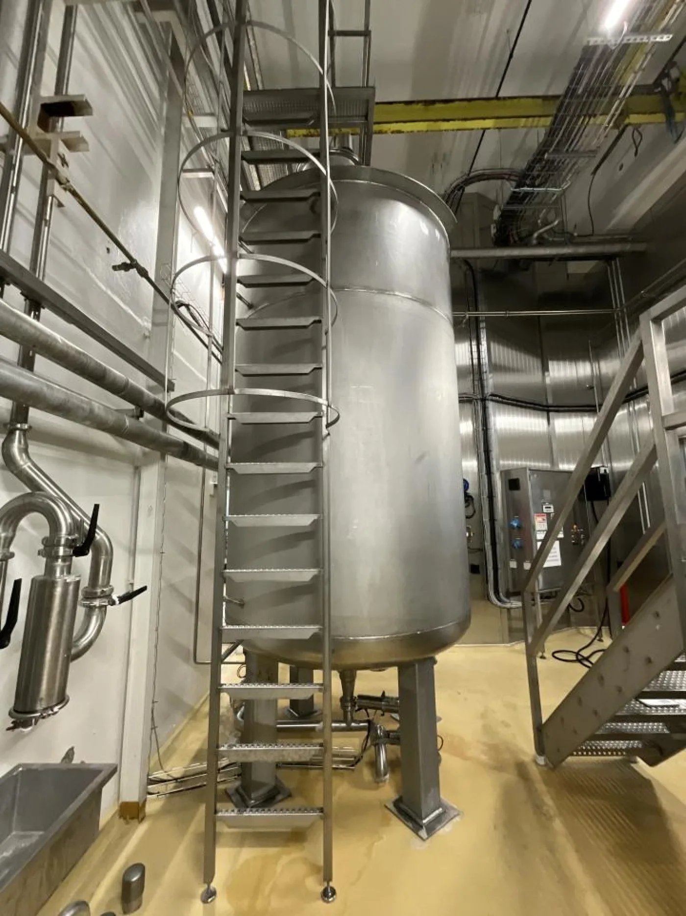 Unknown Circa 7000 Litre Stainless Steel Vertical Tank - 8