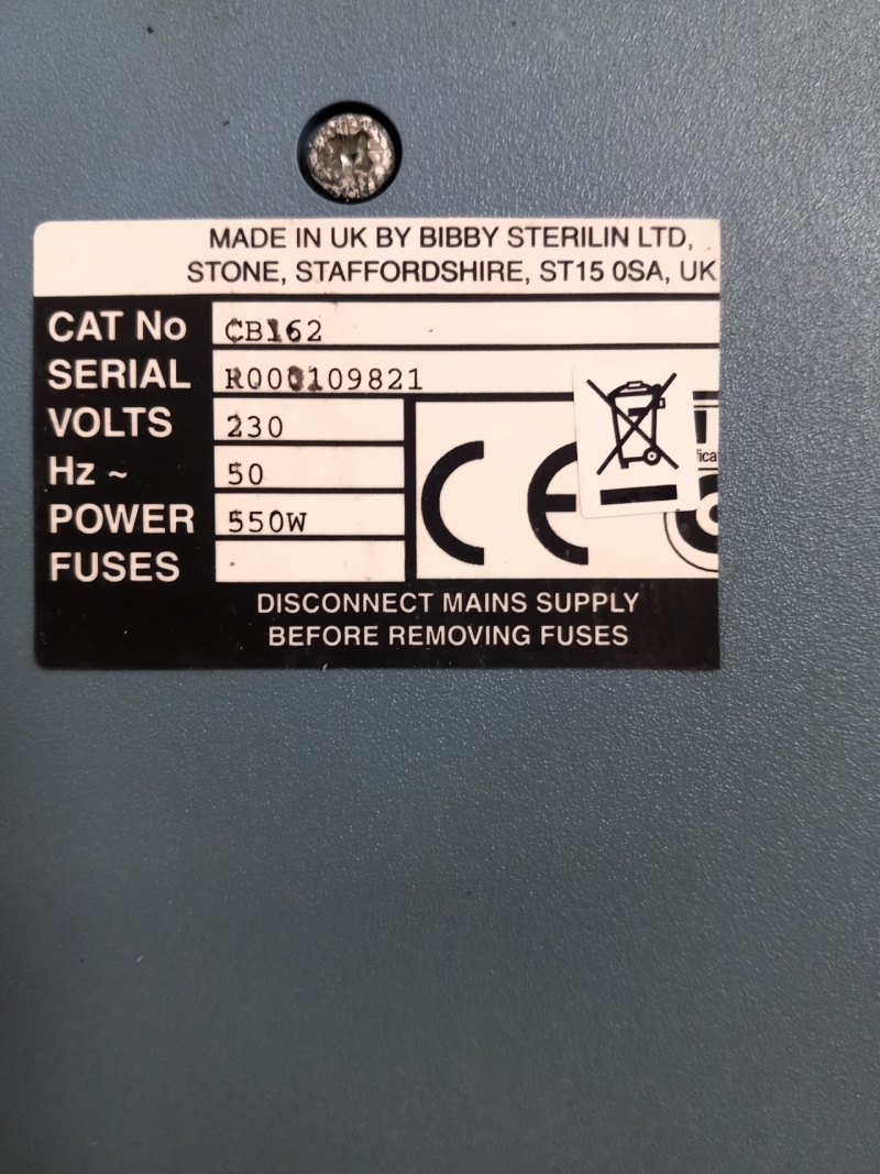 AGITATORE MAGNETICO CON PIASTRA RISCALDANTE – STUART – MOD. CB162