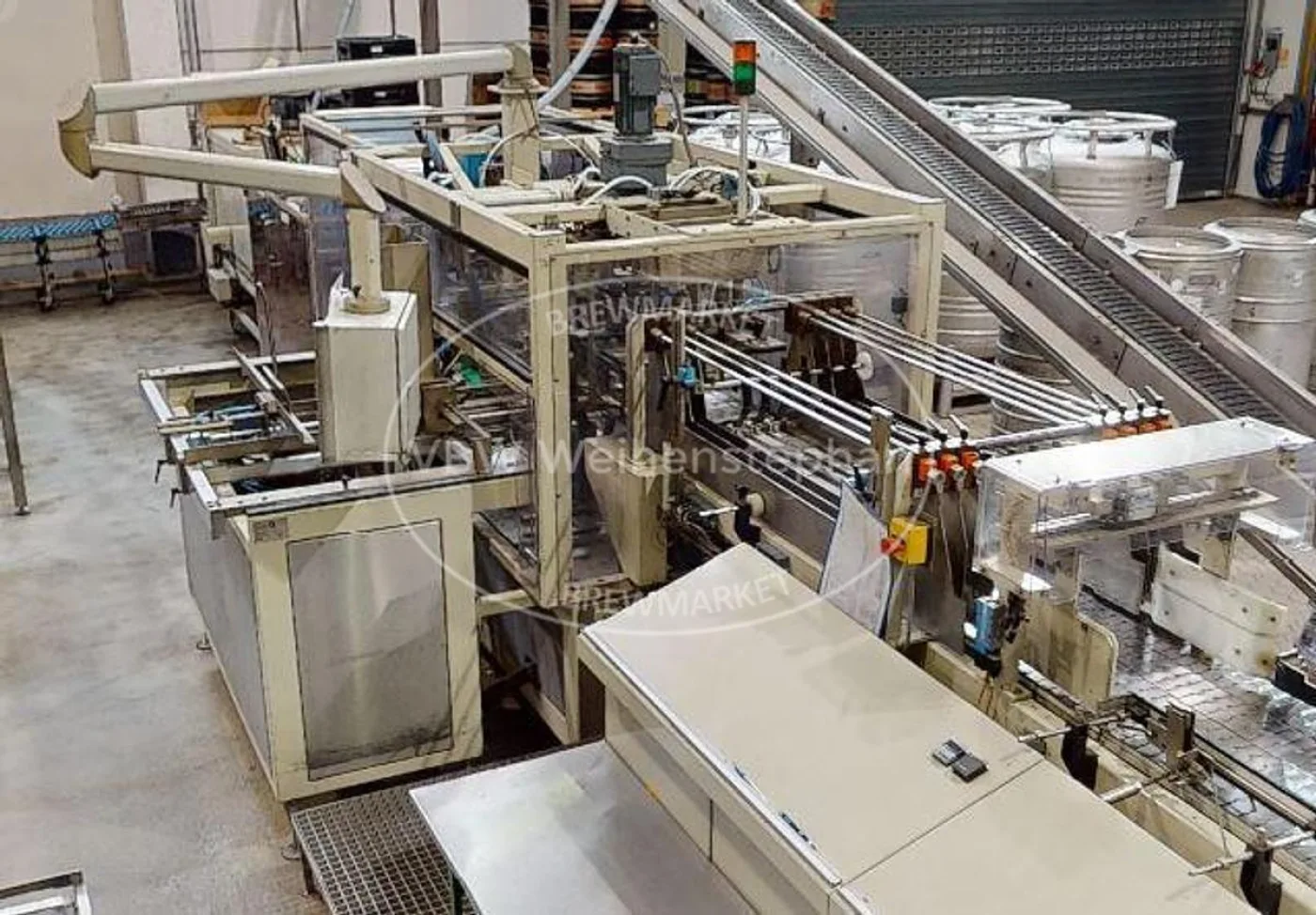 Tray packaging and shrink wrapping machine - 1