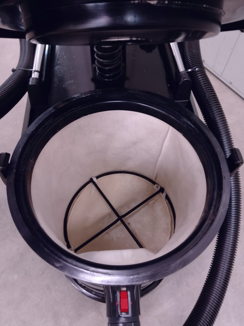ASPIRATORE CON SACCA FILTRO