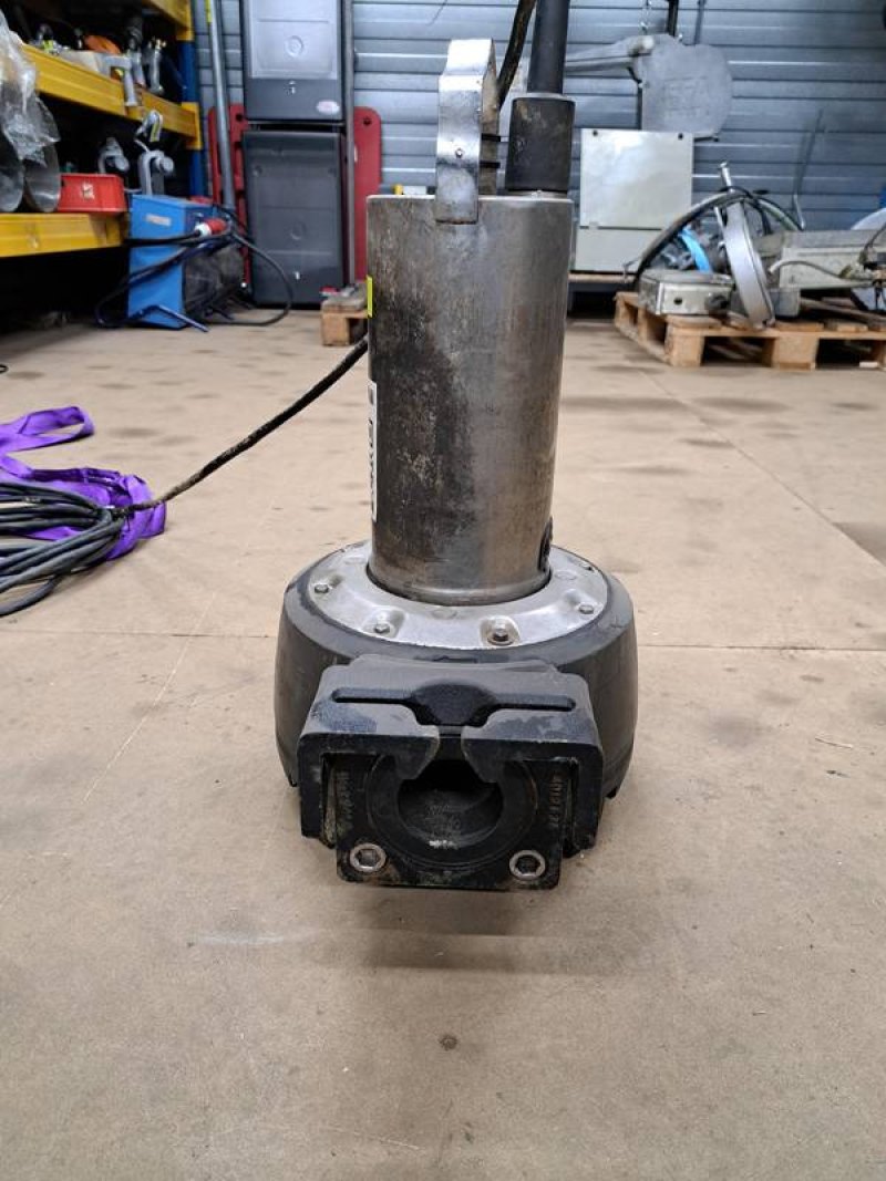 Submersible pump