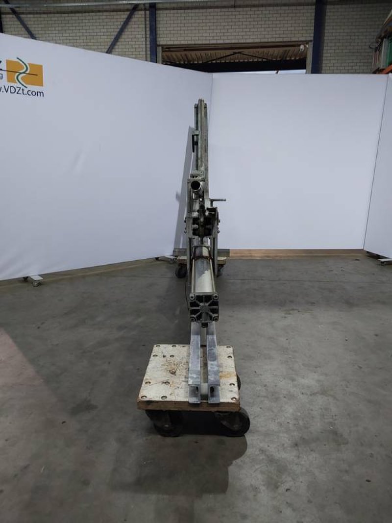 Gambrel lift pneumatic