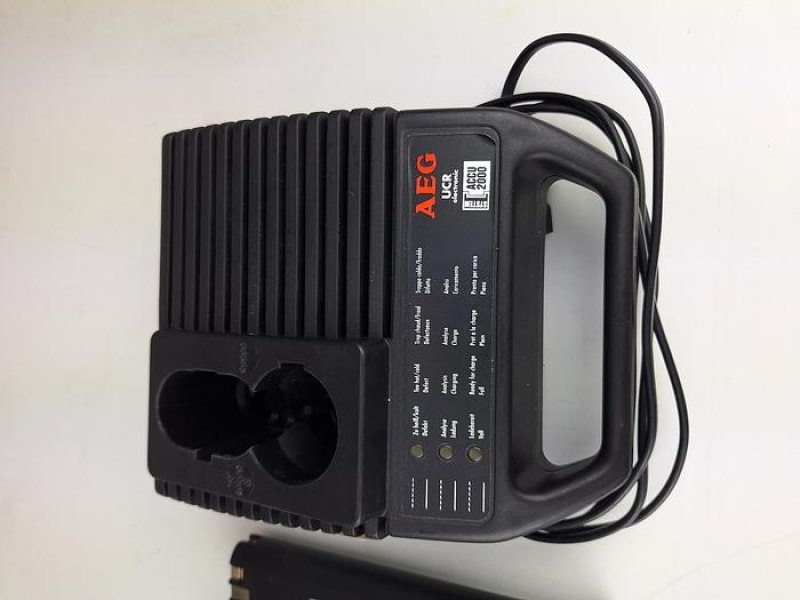 AEG UCR Battery Charger