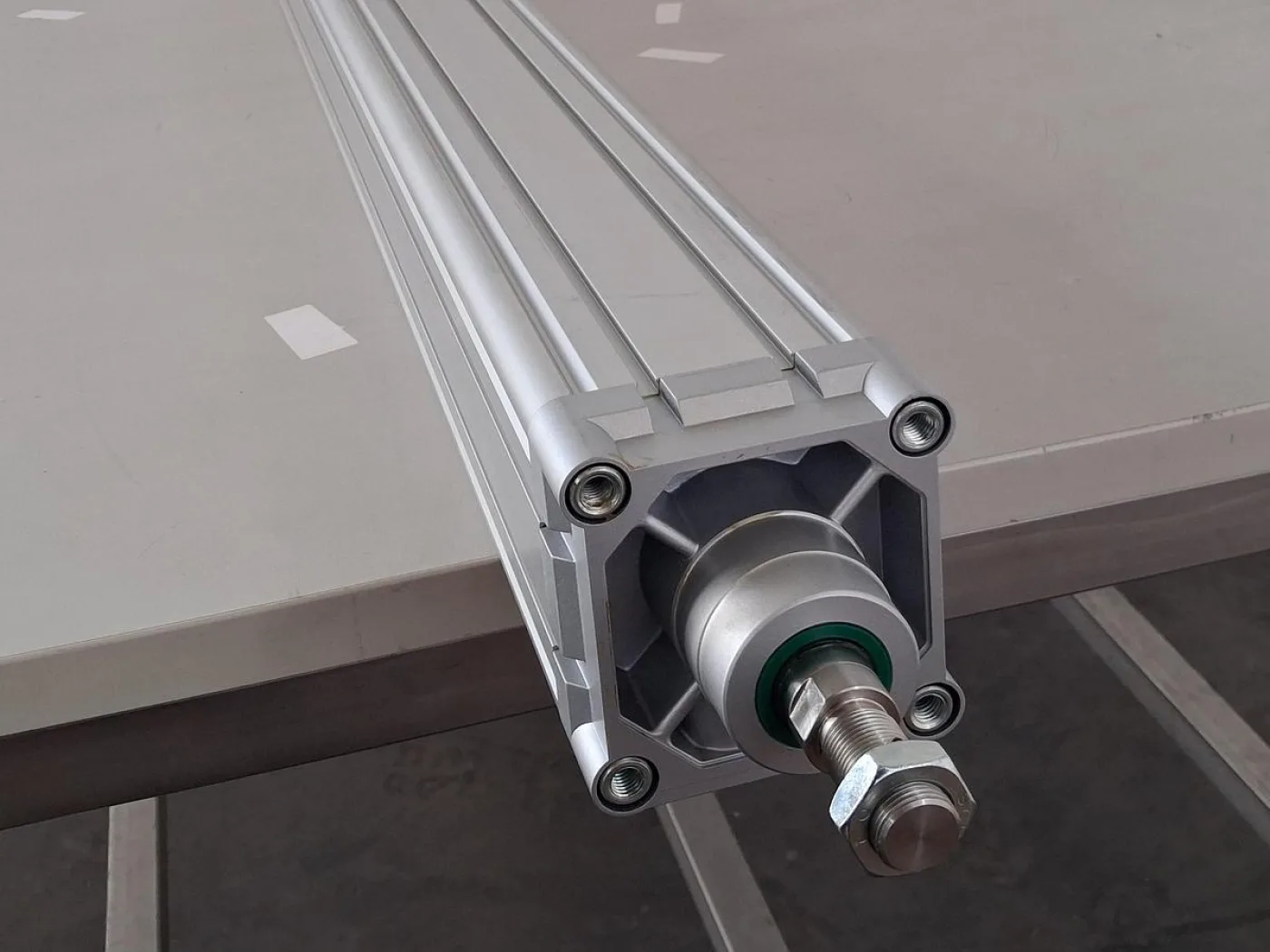 Linearachse / Linearachseinheit 1.650 mm mit Kugelgewindetrieb - 1