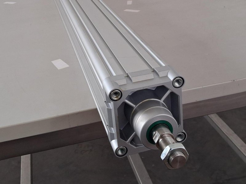 Linearachse / Linearachseinheit 1.650 mm mit Kugelgewindetrieb