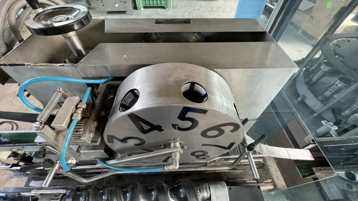 CAPSULE DISTRIBUTOR NORTAN MODEL MULTICAP 120 AND ROLLING MACHINE NORTAN FOR CAPSULES, MODEL AURORA 120, SECOND-HAND MACHINES - 8