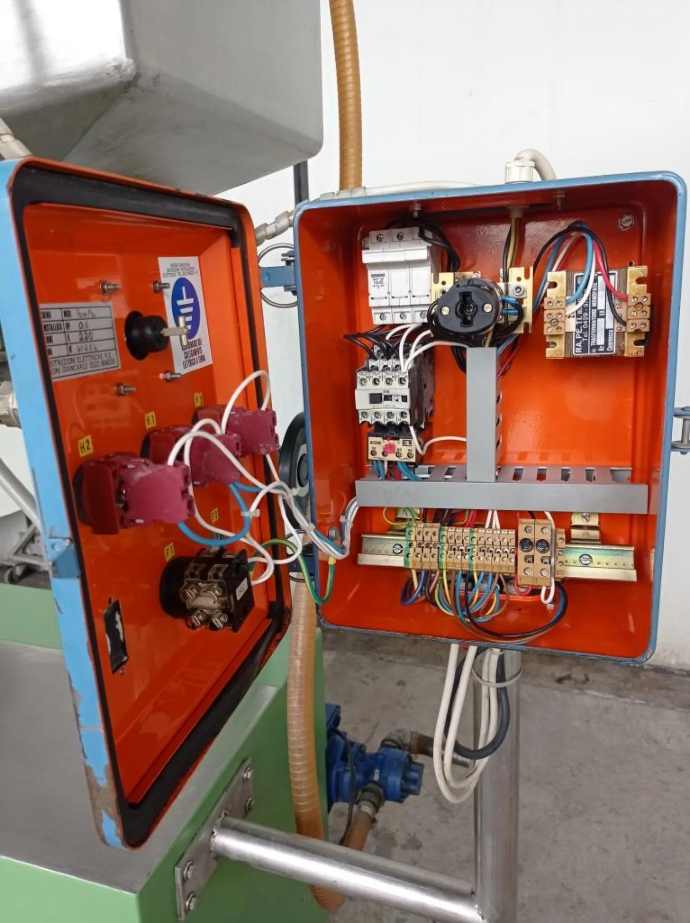 RIEMPITRICE E TAPPATRICE SEMIAUTOMATICA PER FLACONI – STEROMECCANICA - 7