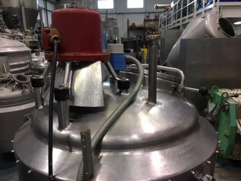 USED STAINLESS STEEL REACTOR 500 LITERS WITH AGITATION