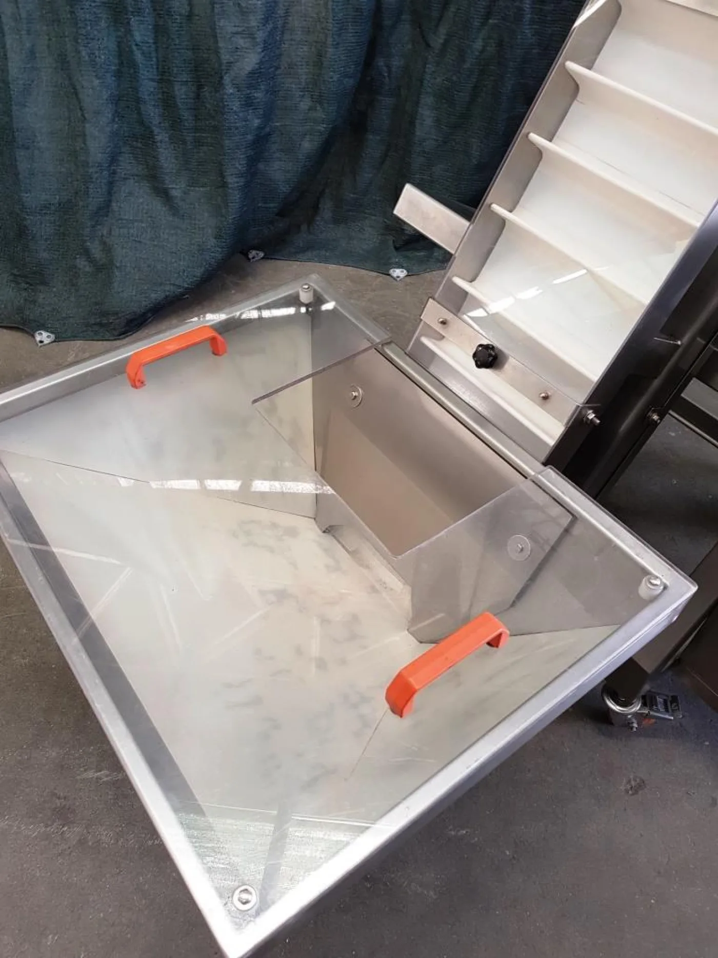 ELEVATORE A TRAMOGGIA PER COMPRESSE - 5