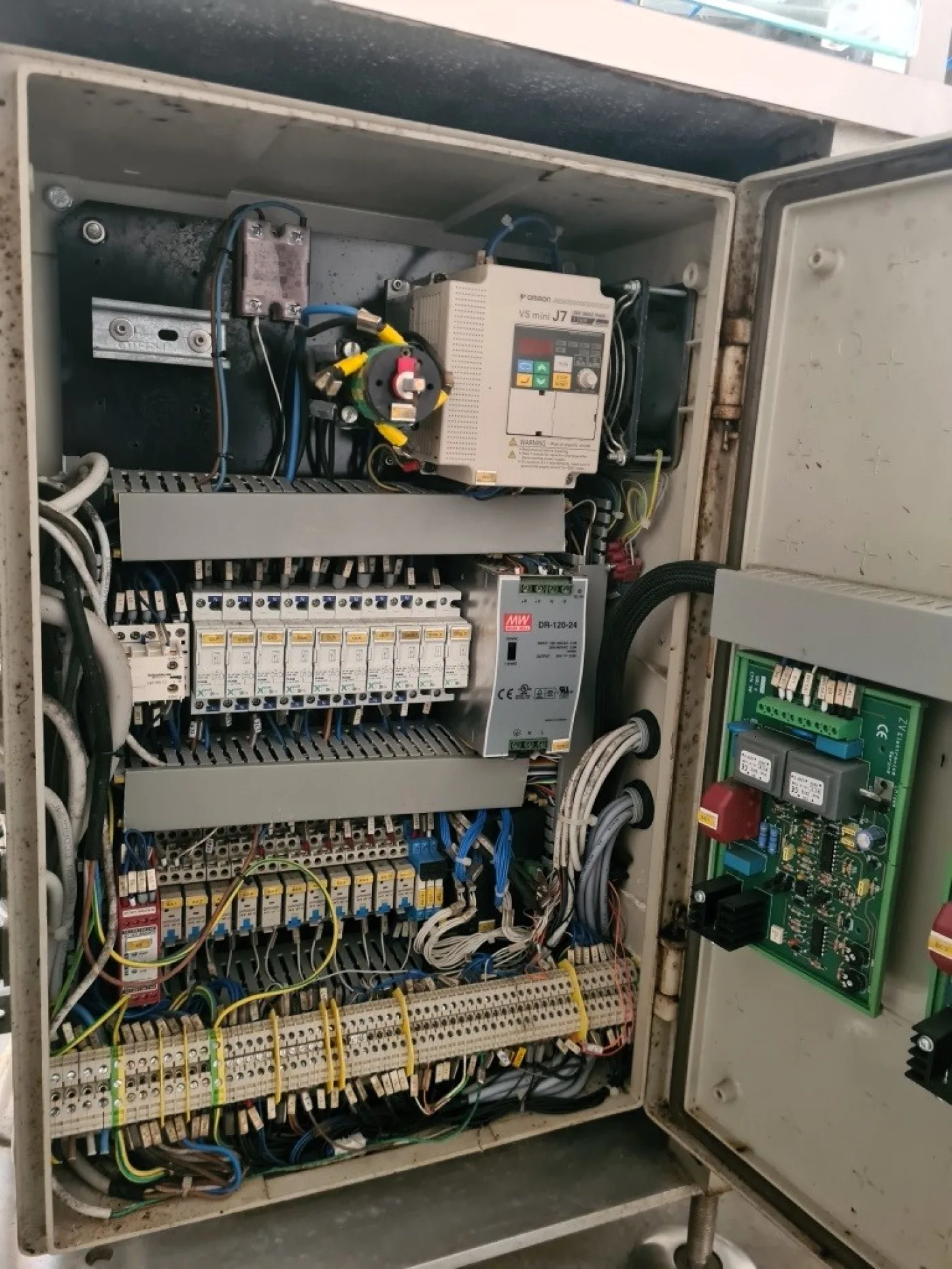 MICRODOSATRICE E TAPPATRICE – TECNOMACO – MOD. MC1 NS - 3