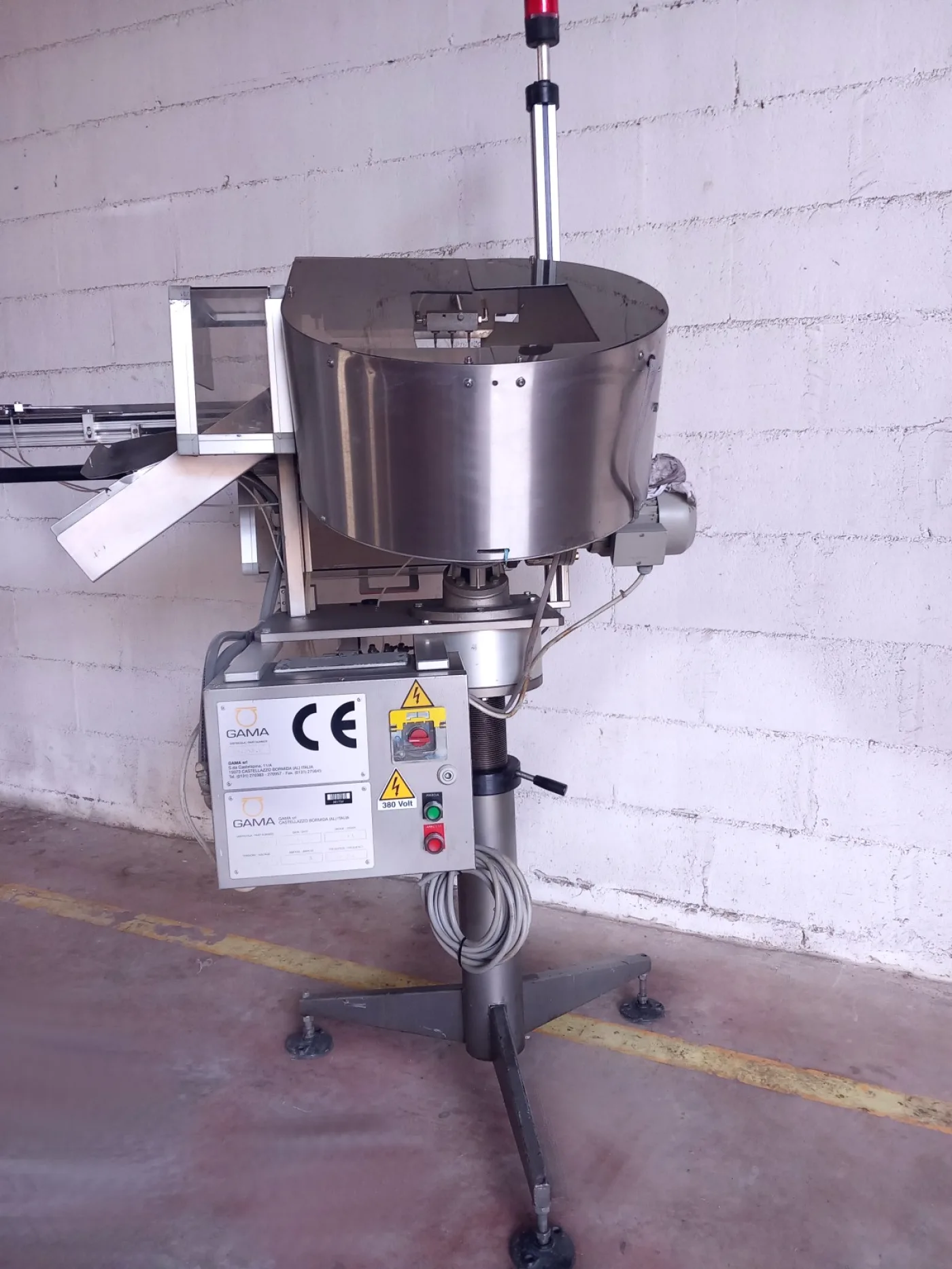 ORIENTATORE ALIMENTATORE VIBRANTE PER TAPPI – GAMA - 5