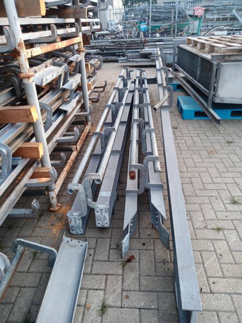 Tube rail