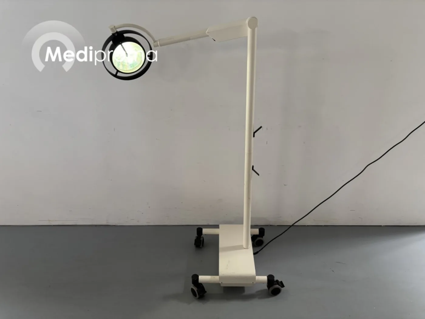 Derungs Onderzoekslamp (trolley) - 1