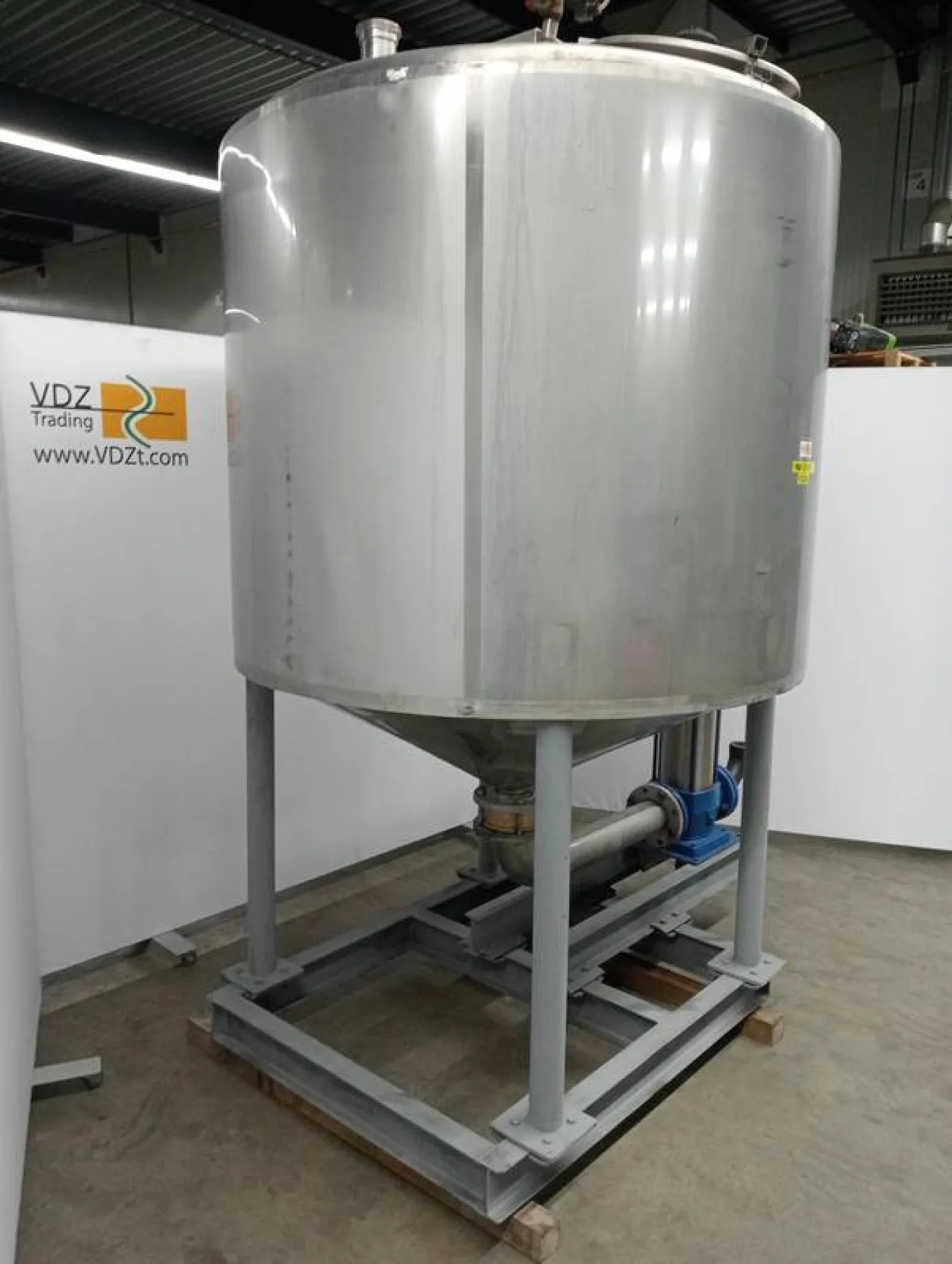 Insulated tank with centrifugal pump - 6