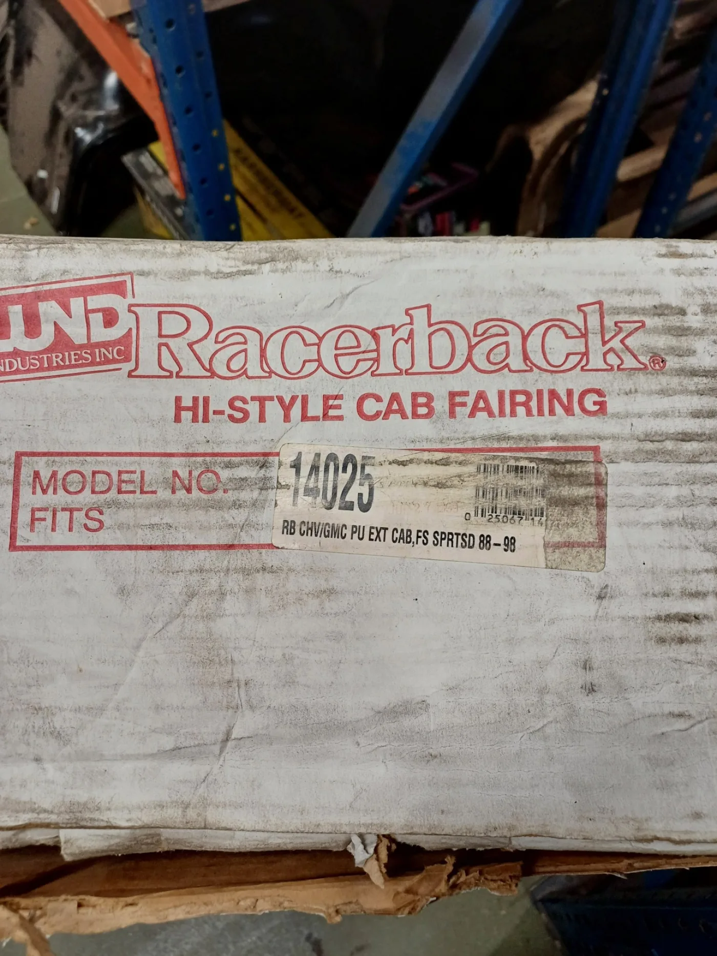 Lund Racerback Chevrolet/GMC cab fairings - 2
