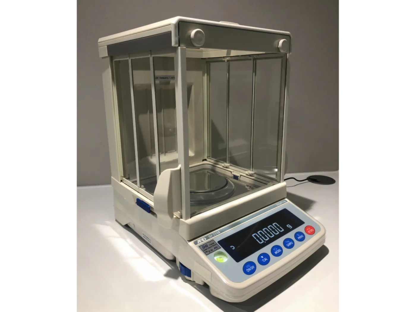 A&D GF-324A Series Analytical 4-Place Balance - 1
