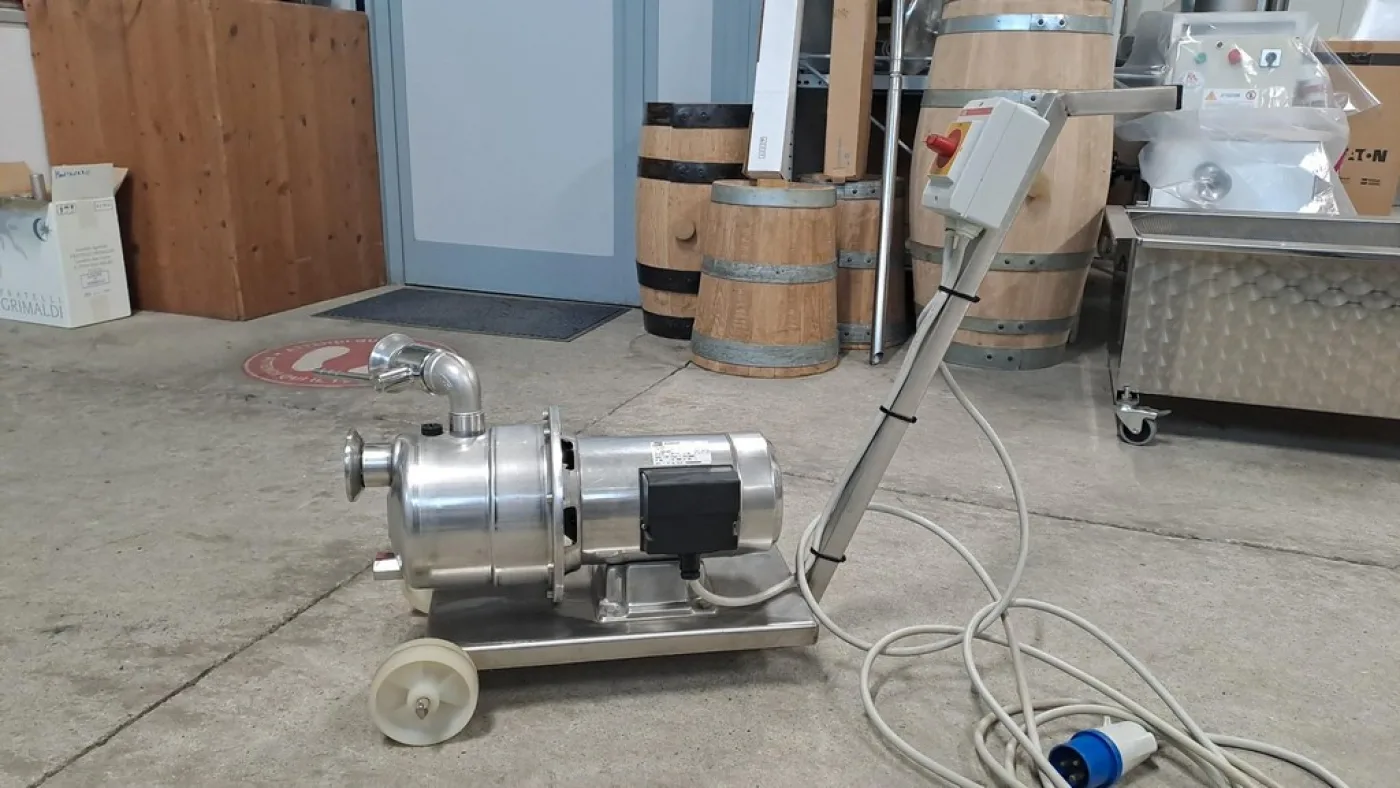 CENTRIFUGAL PUMP IN STAINLESS-STEEL, EBARA FIRM, NEW EQUIPMENT - 5