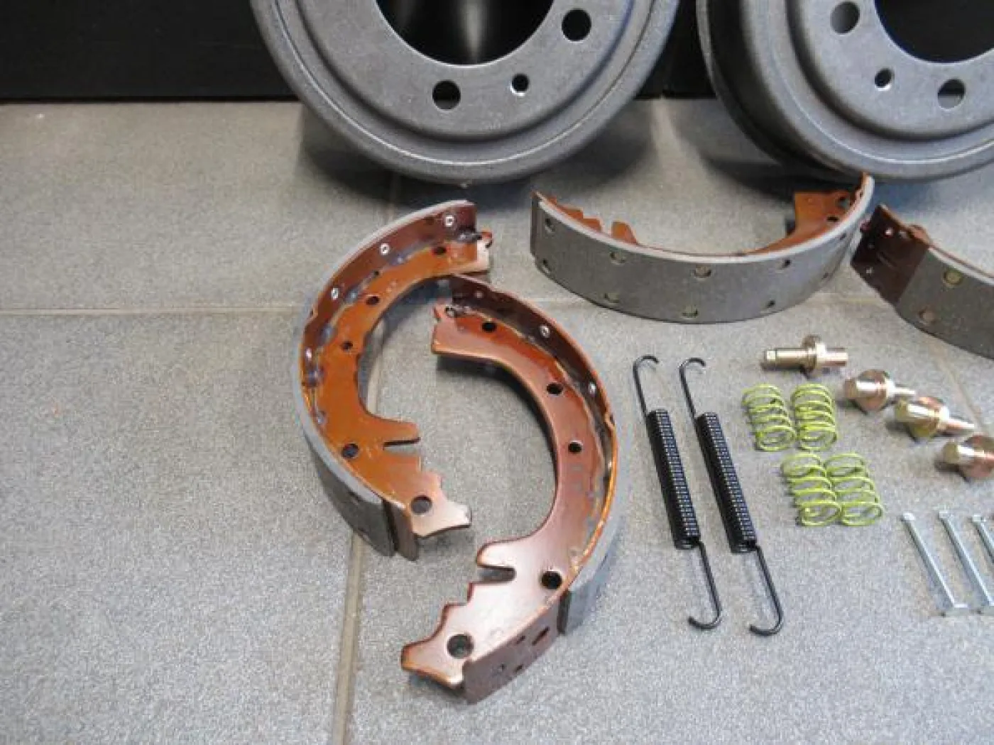 Remtrommel as-set voor + achter-as - 2