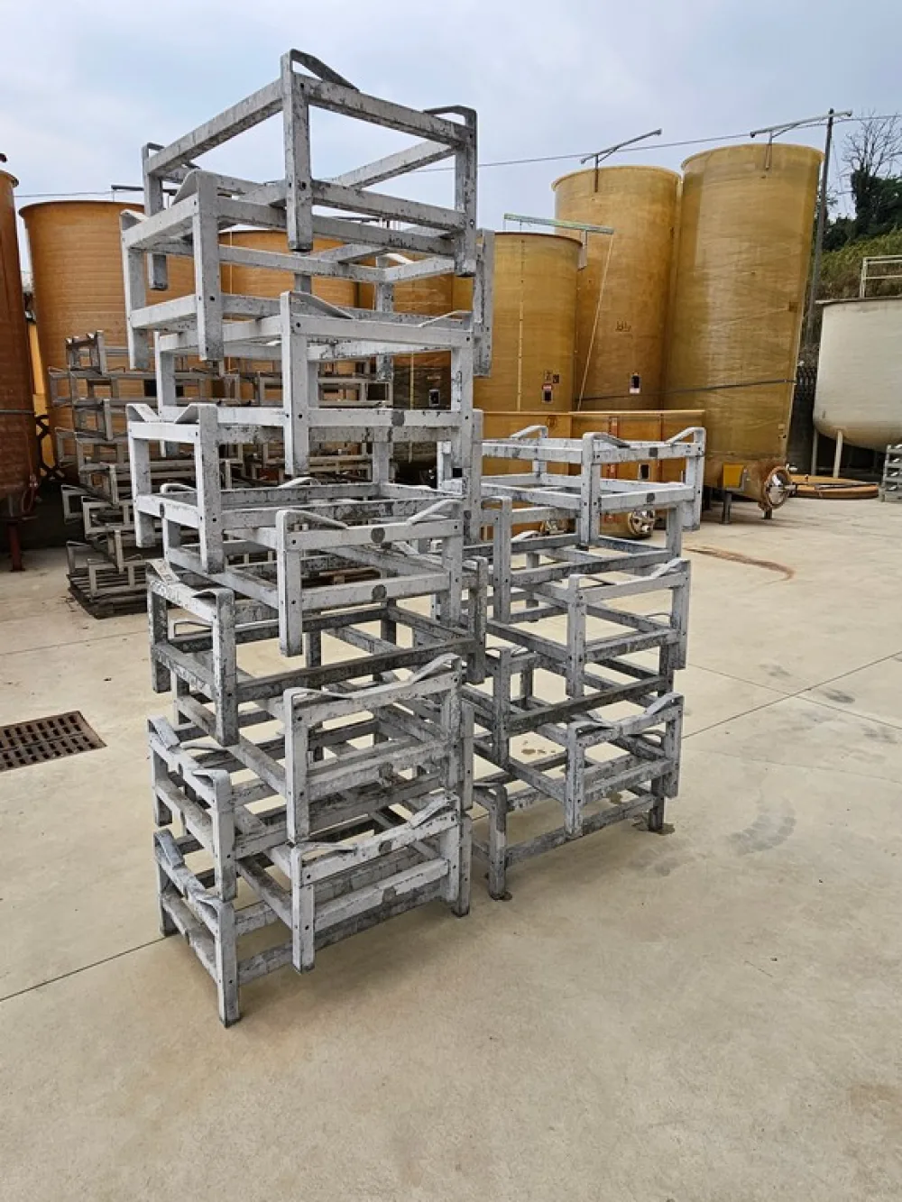 SINGLE SUPPORTS FOR TONNEAUX IN GALAVANIZED IRON, SECOND-HAND EQUIPMENT