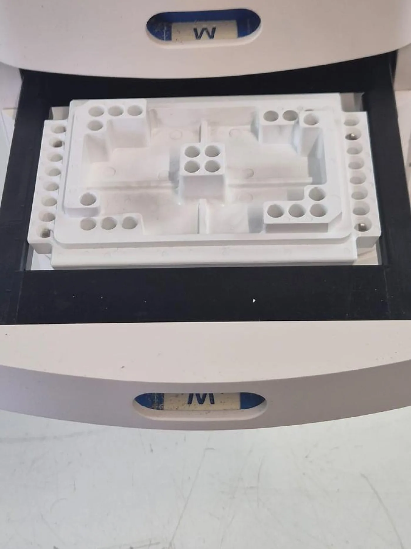 AATI Fragment Analyser Capillary Electrophoresis system - 8