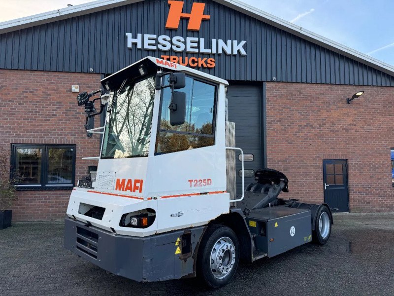 Mafi T225D T225D Shunting tractor with License plate & vangmuil!