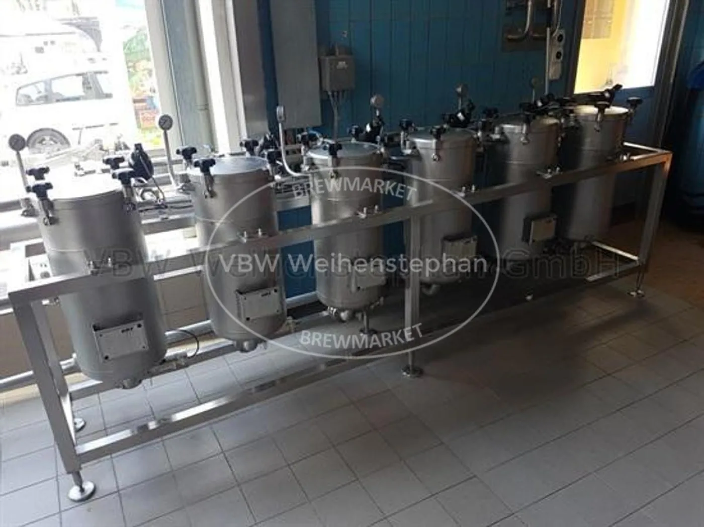 Brew vessels with wort cooling - 1