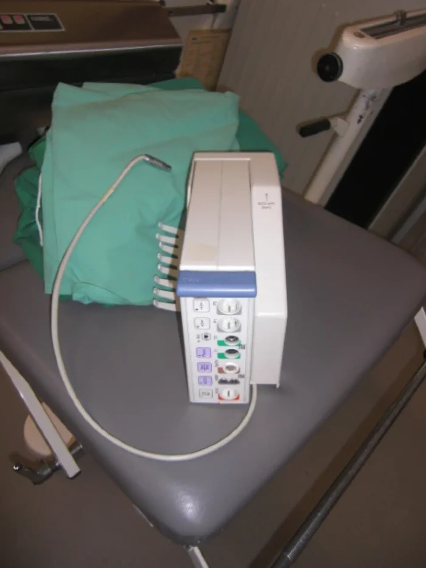 Dräger PB-8800 Parameterbox mit Halterung - 1