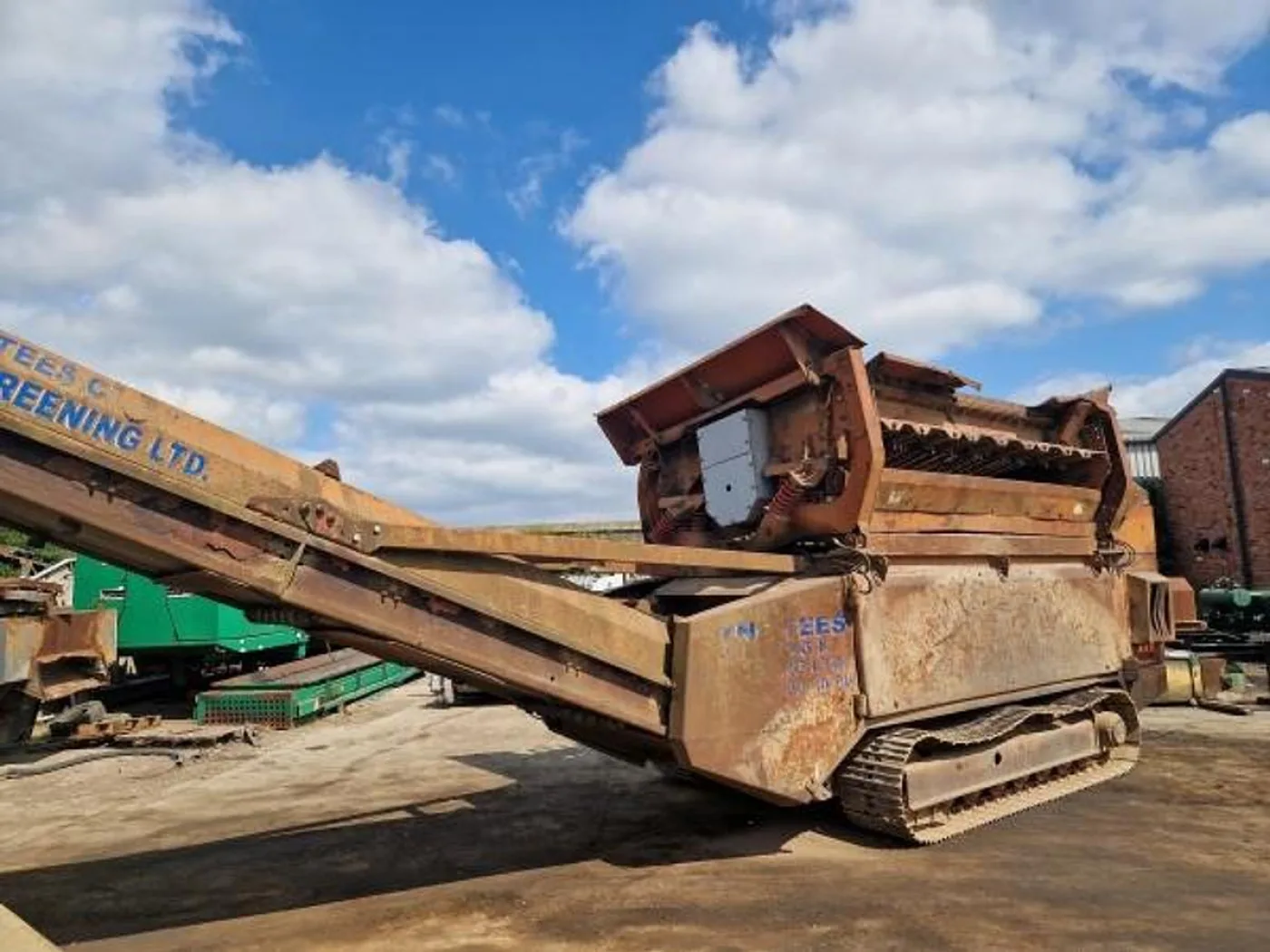 1999 Extec Robotrac 2 Way Tracked Screen Screener - 2